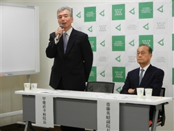 新病棟について説明する甲能直幸病院長（左）と齋藤英昭副院長