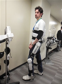 サイバーダイン社のロボットスーツは治療用としても稼動中