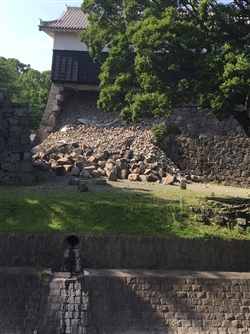 崩落した熊本城石垣