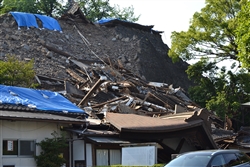 土砂に潰された「熊本大神宮」の社務所（写真はいずれも5月20日撮影）