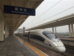中国の地方都市まで高速鉄道駅が普及した。次は情報インフラ投資の順番だ