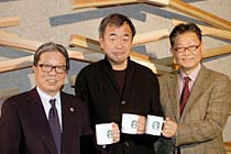 プレスプレビューにて。左からスターバックスコーヒージャパン代表取締役 CEOの関根 純氏、建築家の隈 研吾氏、プロデューサーの伊東順二氏