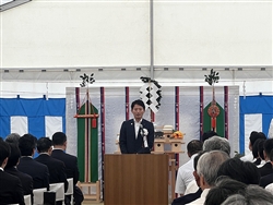 挨拶する兵庫県知事