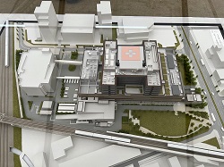 新統合病院の設計模型（手前が阪急今津線）