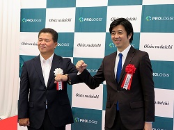 山田御酒社長（左）と高島宏平社長