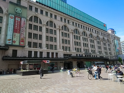 百貨店は転換期を迎えている（写真は大阪高島屋）