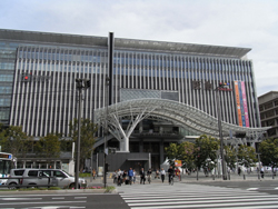 「T・ジョイ博多」が出店している博多駅ビルのJR博多シティ