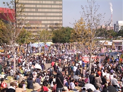 「B-1グランプリin北九州」で賑わうリバーサイド会場