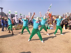 「B-1グランプリ」はグルメだけでなく、パフォーマンスも一杯