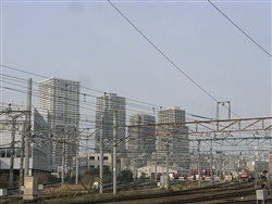 大型マンションが立ち並ぶ駅周辺