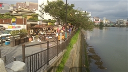 博多の中洲で開店準備中の屋台