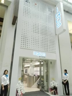 15年秋にオープンしたiQOSストア心斎橋