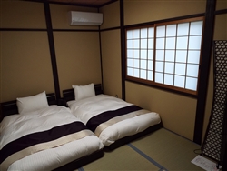 古民家を改装した宿泊施設「鈴　八坂高台寺」の1室