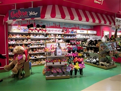 「ハムリーズ 横浜ワールドポーターズ店」内の「Fuzzbuzz by Hamleys」