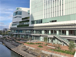 横浜市役所新庁舎に出店したラクシスフロント