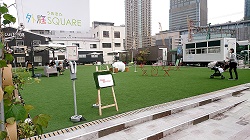 緑の芝生がきれいな「うめきた外庭 SQUARE」