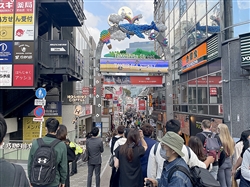 平日にも関わらず人通りの多かった竹下通り