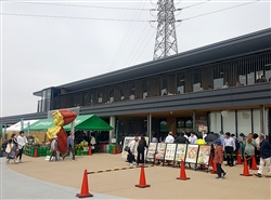 人であふれる「道の駅常総」