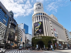 渋谷MODIの外観。平日でも公園通りには人が多い。休日はもっとすごい