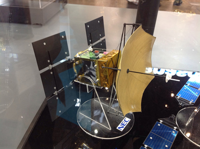 NECの小型衛星のコンセプト。後部の箱が必須機能を集積した「標準バス」