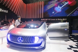 エンジン音もなく、ハンドルも握らないベンツの「F015ラグジュアリー・イン・モーション」