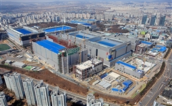 サムスンが133兆ウォンを投じ建設中の華城半導体工場