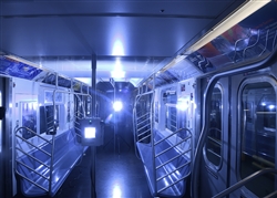 ニューヨーク市の地下鉄ではUV-Cを利用した殺菌作業が行われている