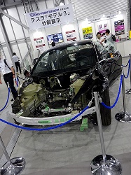 テスラ製EV「モデル3」の分解車両