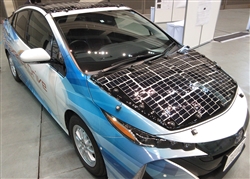 高効率3接合PVを搭載した実証車（トヨタ自動車）