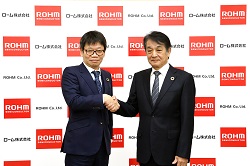 新社長の東氏（左）と松本氏