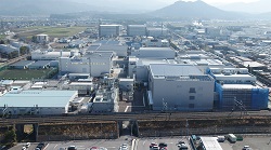 彦根事業所には装置製造棟が立ち並ぶ