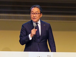 不適切会計問題の対応を報告する岸田氏（26年1月末）
