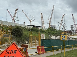 シンガポールではHBM後工程の新工場を建設中（26年3月撮影）