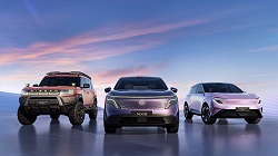 北京モーターショー2026で「テラノPHEVコンセプト」（左）と「アーバンSUV PHEVコンセプト」（右）を世界初公開
