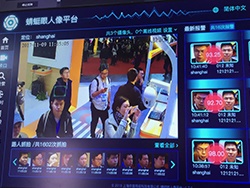 上海工業博で展示された顔識別AIのデモ（17年撮影）