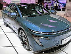 東風日産乗用車公司から25年4月27日に発売された新型EVセダン「N7」
