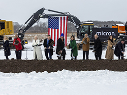 ニューヨーク新工場の起工式の様子
