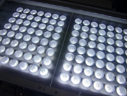 LEDの世界チャンピオン、日亜化学のLEDは本当にまぶしいくらいの高輝度だ
