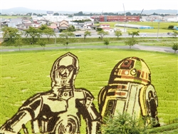 名物の田んぼアートの向こうに青森オリンパスの新工場が立ち上がりつつある