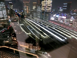 2020年に東京オリンピックを迎える日本は若い力でつくりあげてゆけ！（写真は東京駅の夜景）