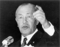 「闇将軍」といわれ絶大な政治力を誇っていた田中角栄元首相（朝日新聞社提供）