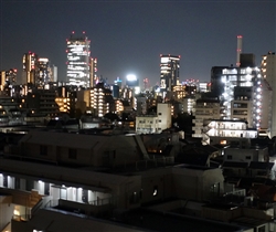 東京という都会の片隅には、今日も男と女の小さな物語が生まれている。