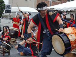 今こそ勇壮な若者の力が必要だ（相馬野馬追の風景）