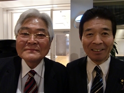 東北大学・大見忠弘氏（左）と参議院議員の中野正志氏（東北NEDIAキックオフ・パーティの席上）